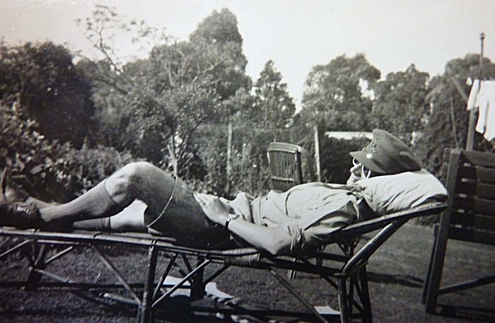 41 alan lies in sun 700